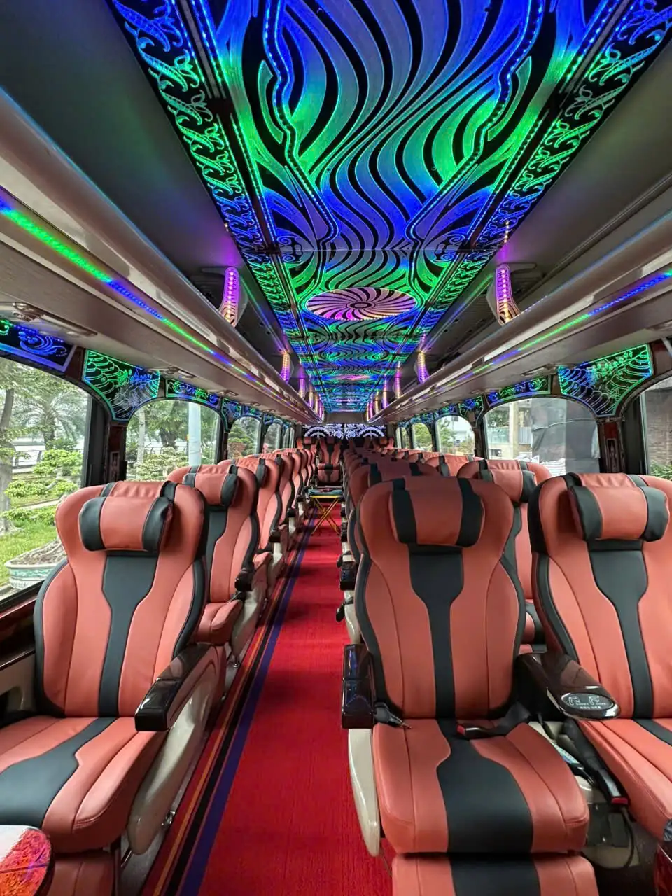 thuê xe limousine 28 chỗ