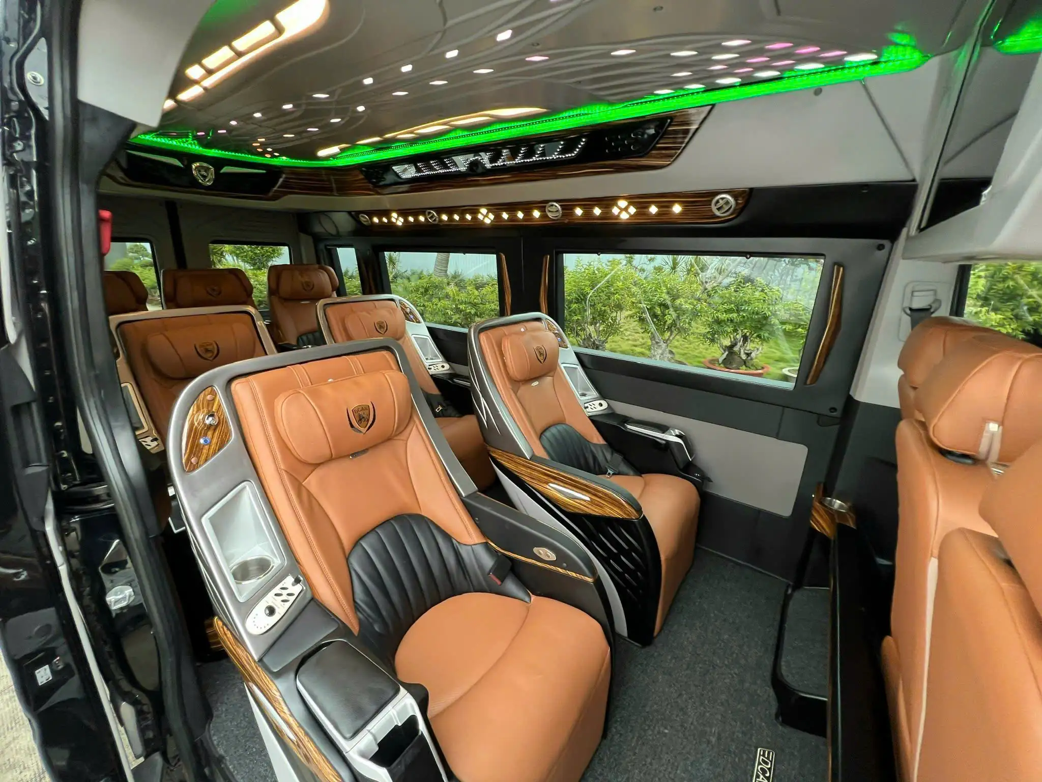 Thuê xe limousine TPHCM giá hợp lý cho khách hàng