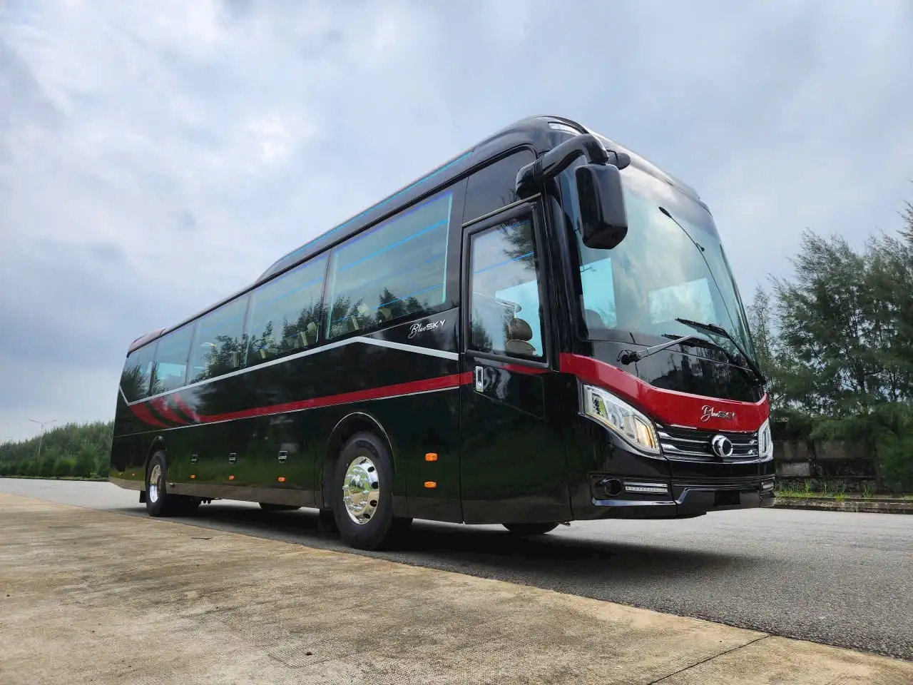Thuê xe 16 chỗ TPHCM tiện lợi cho khách hàng