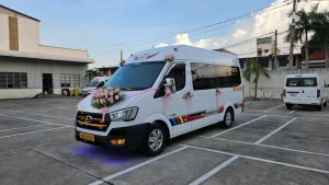 Xe đưa đón gia đình và khách mời