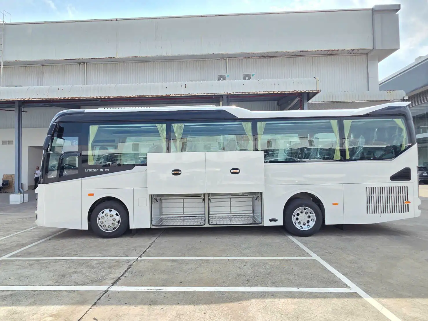 thuê xe 29 chỗ đi tham quan cho hssv