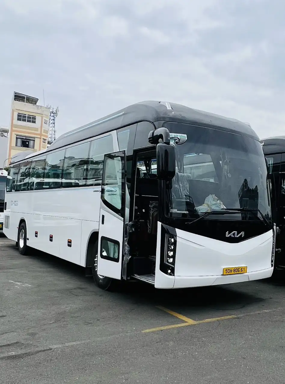 Xe du lịch có tài xế phục vụ tour dài ngày